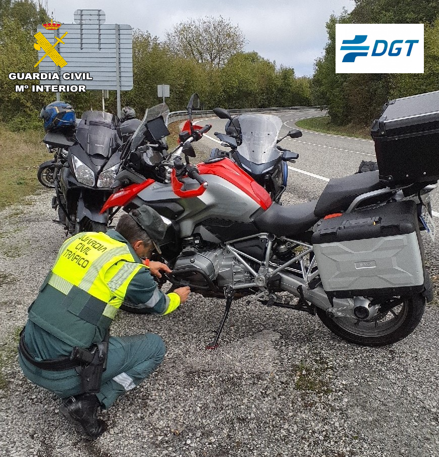 Herido leve un motorista de 45 años, vecino de Azkoitia, tras caer en la NA-1300 en Mugiro