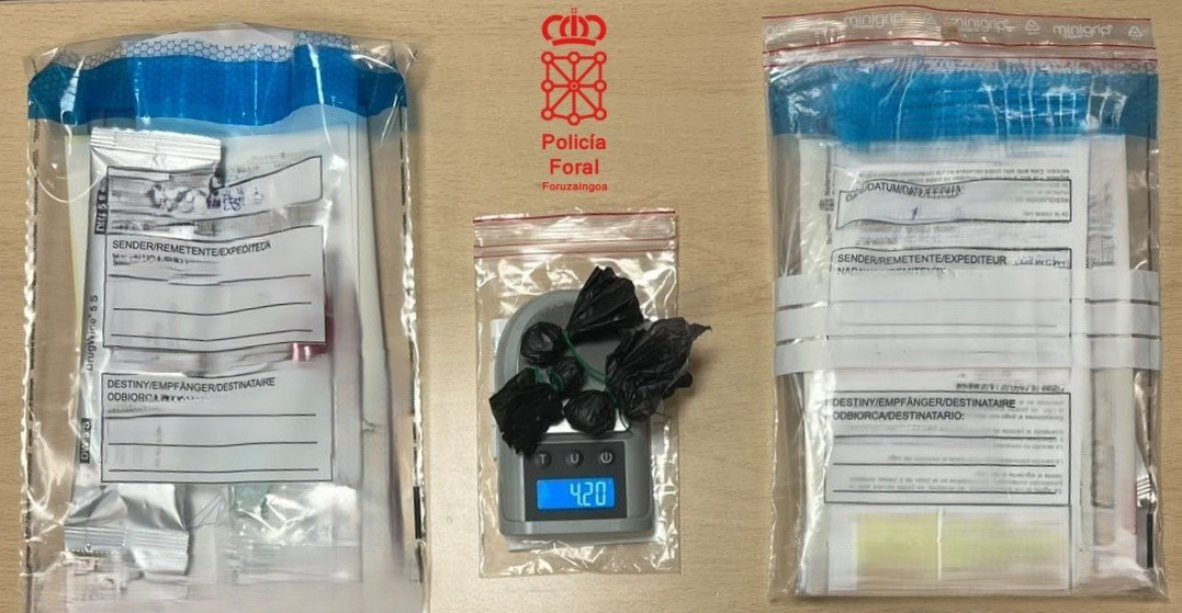 Policía Foral intercepta en Carcastillo a un conductor huido que tragó una bolsa de droga y fue hospitalizado