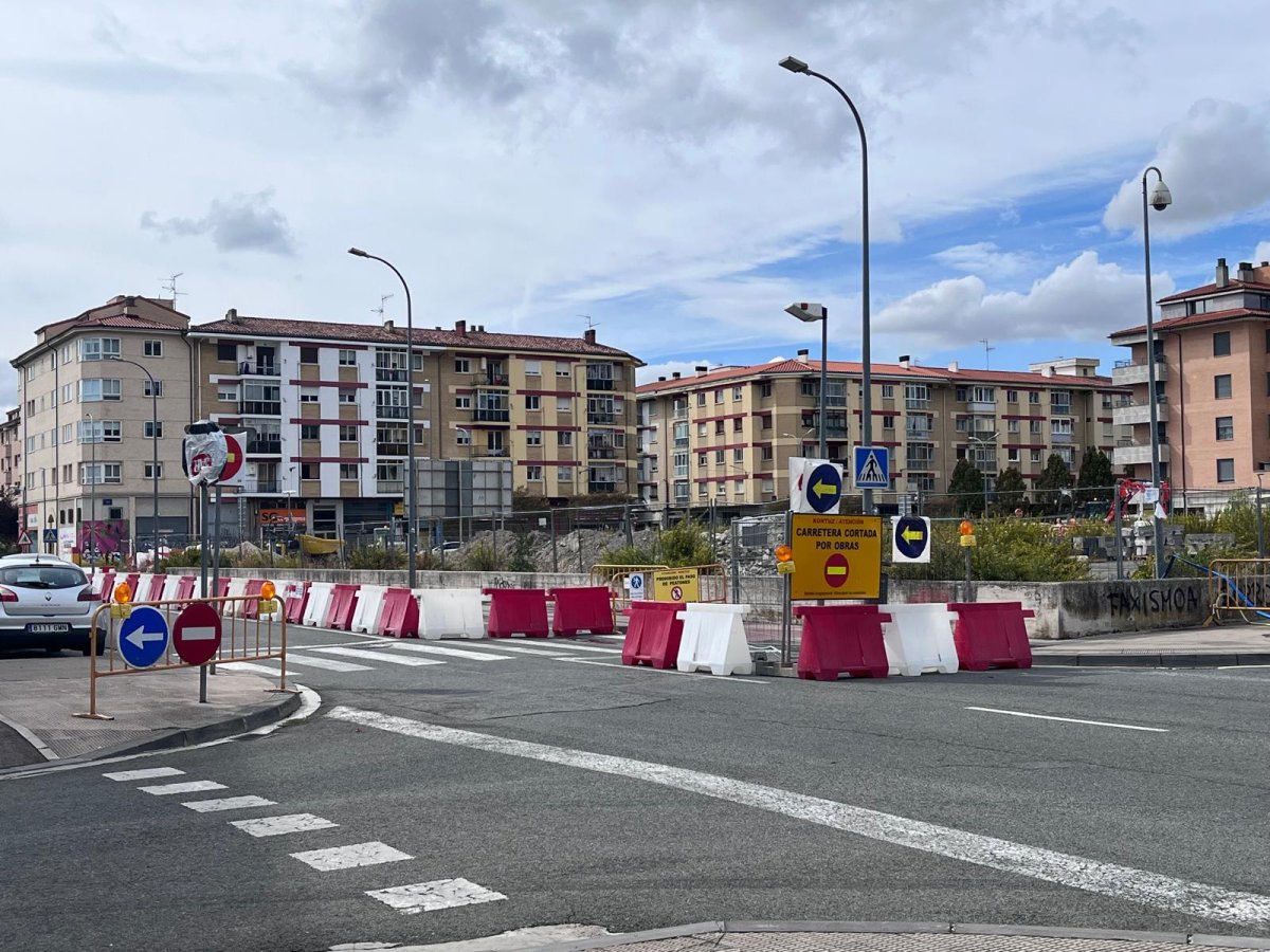 Cambios de tráfico en el cruce entre la Avenida de Gipuzkoa y Avenida de Berriozar por obras en las redes de pluviales y agua