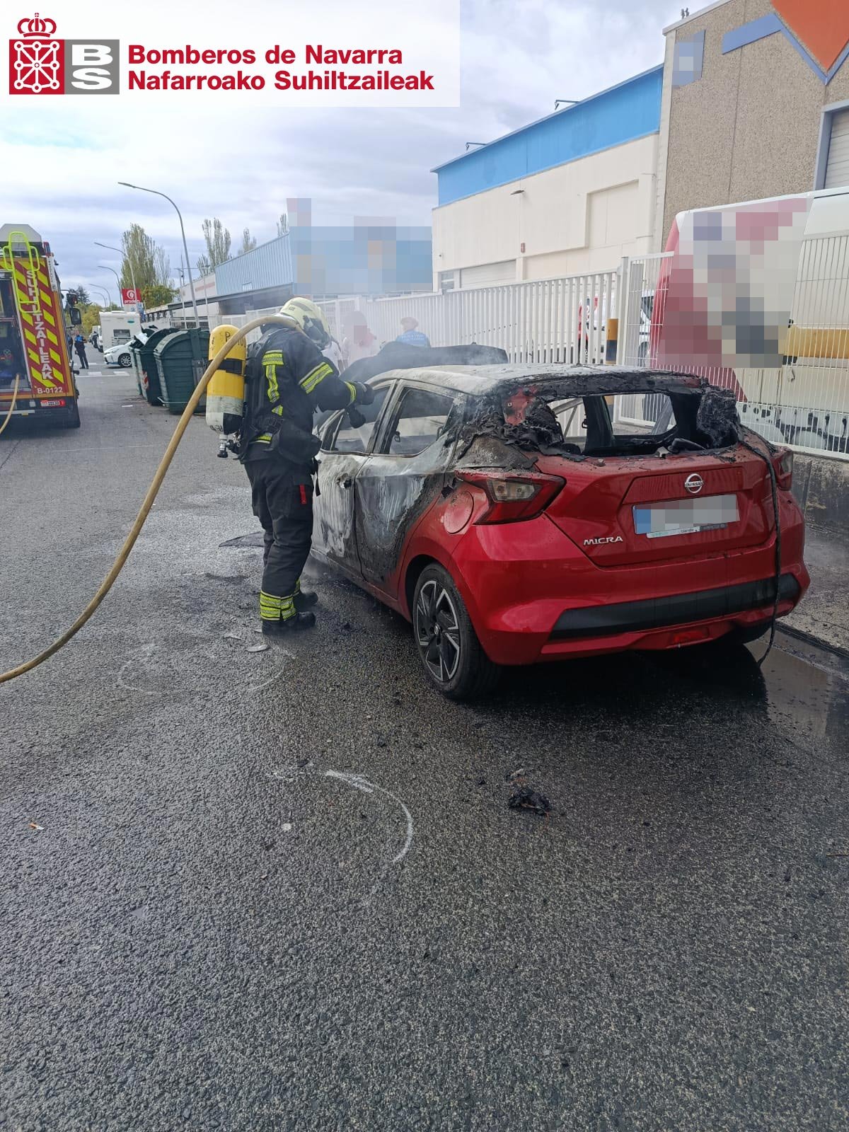 Sofocado un incendio de un vehículo en el polígono de Villava, sin daños personales