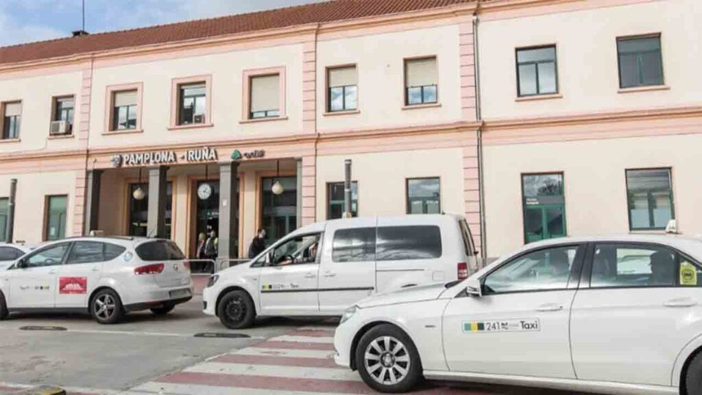 UPN propone una mesa de trabajo para mejorar el servicio de taxi en Pamplona ante la baja satisfacción de los usuarios