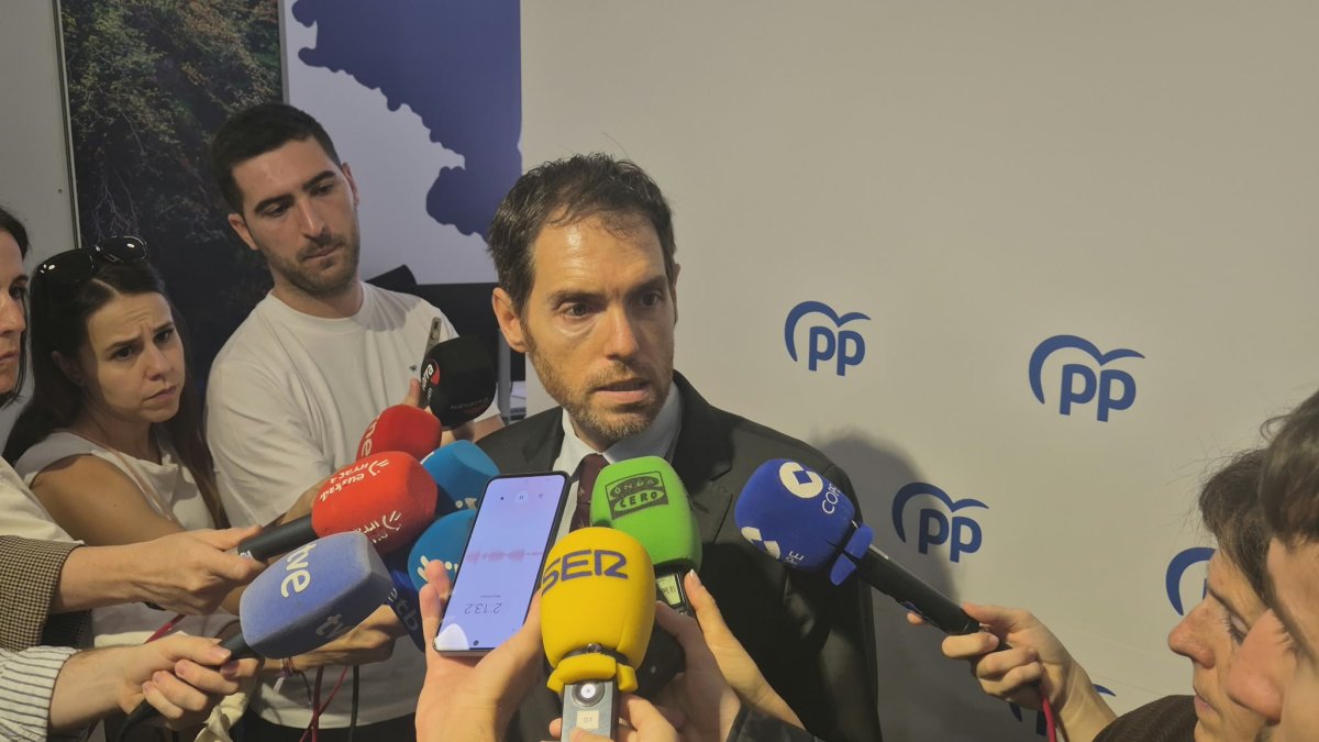 Sayas celebra el pacto con UPN para ir juntos a las generales y se fija como reto "sacar a Sánchez de la Moncloa"
