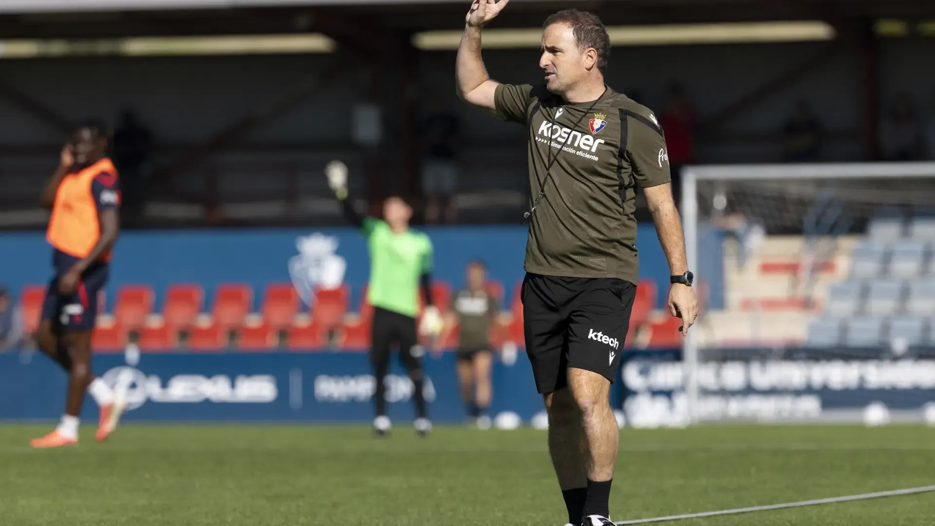 Jagoba Arrasate dirige su primer entrenamiento en Osasuna con el Racing como próximo reto