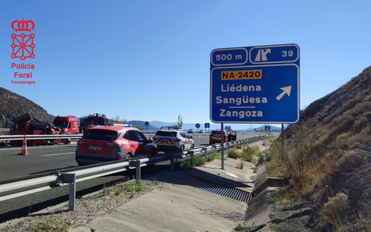 Evacuado en helicóptero un conductor tras un aparatoso accidente en la A-21, en Liédena
