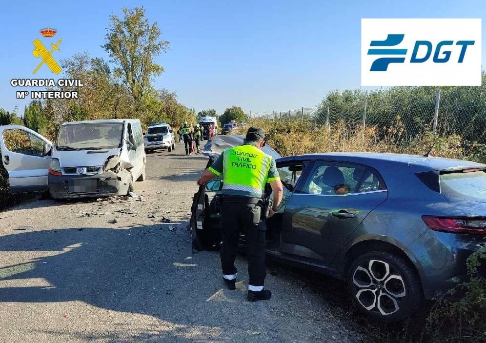 Cinco heridos leves tras chocar frontalmente un coche y una furgoneta en Ablitas