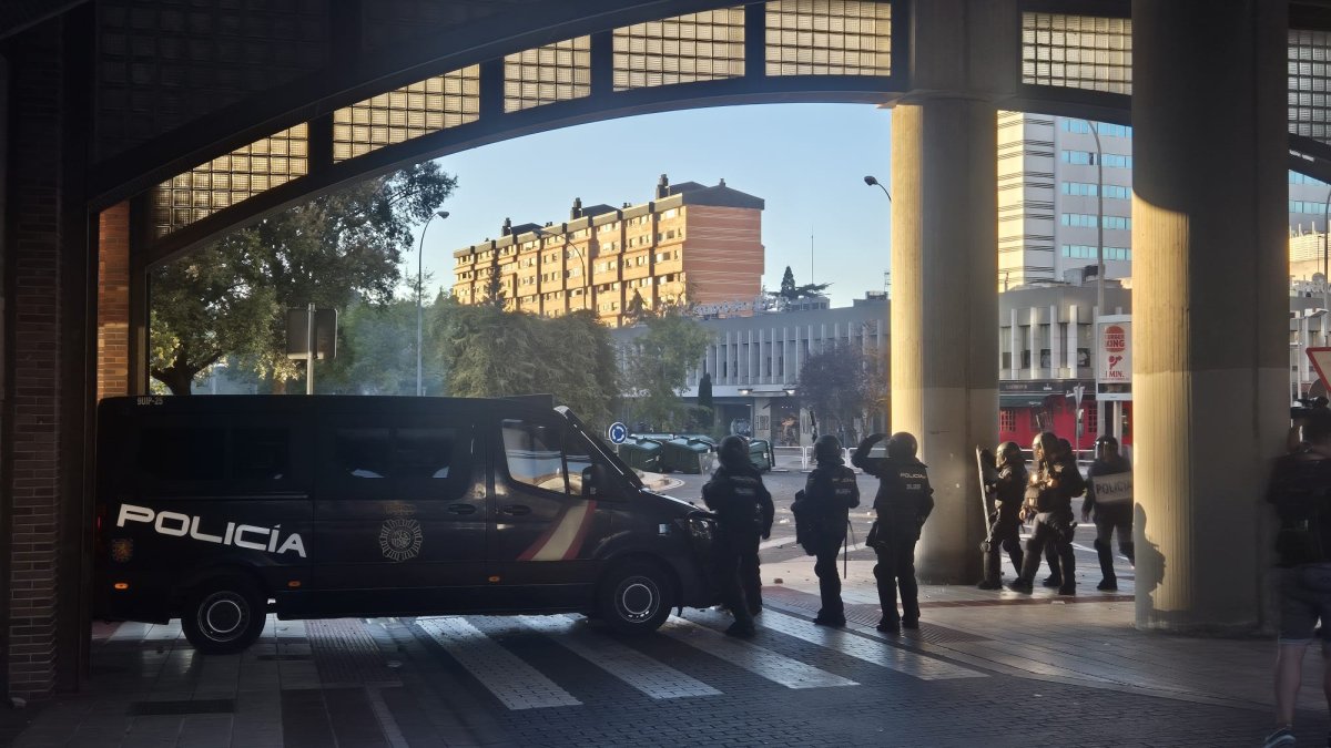 Disturbios en la zona junto a Yamaguchi durante la breve visita de Vito Quiles a Pamplona, con una persona detenida