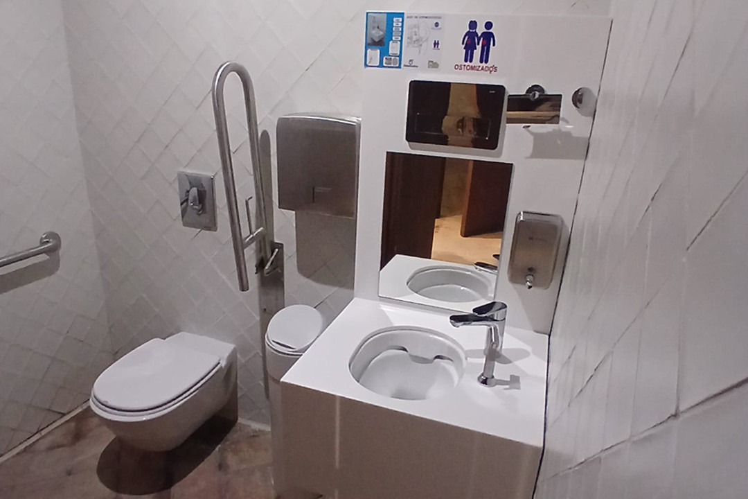 Pamplona abre su primer aseo municipal adaptado para personas ostomizadas en el Palacio del Condestable