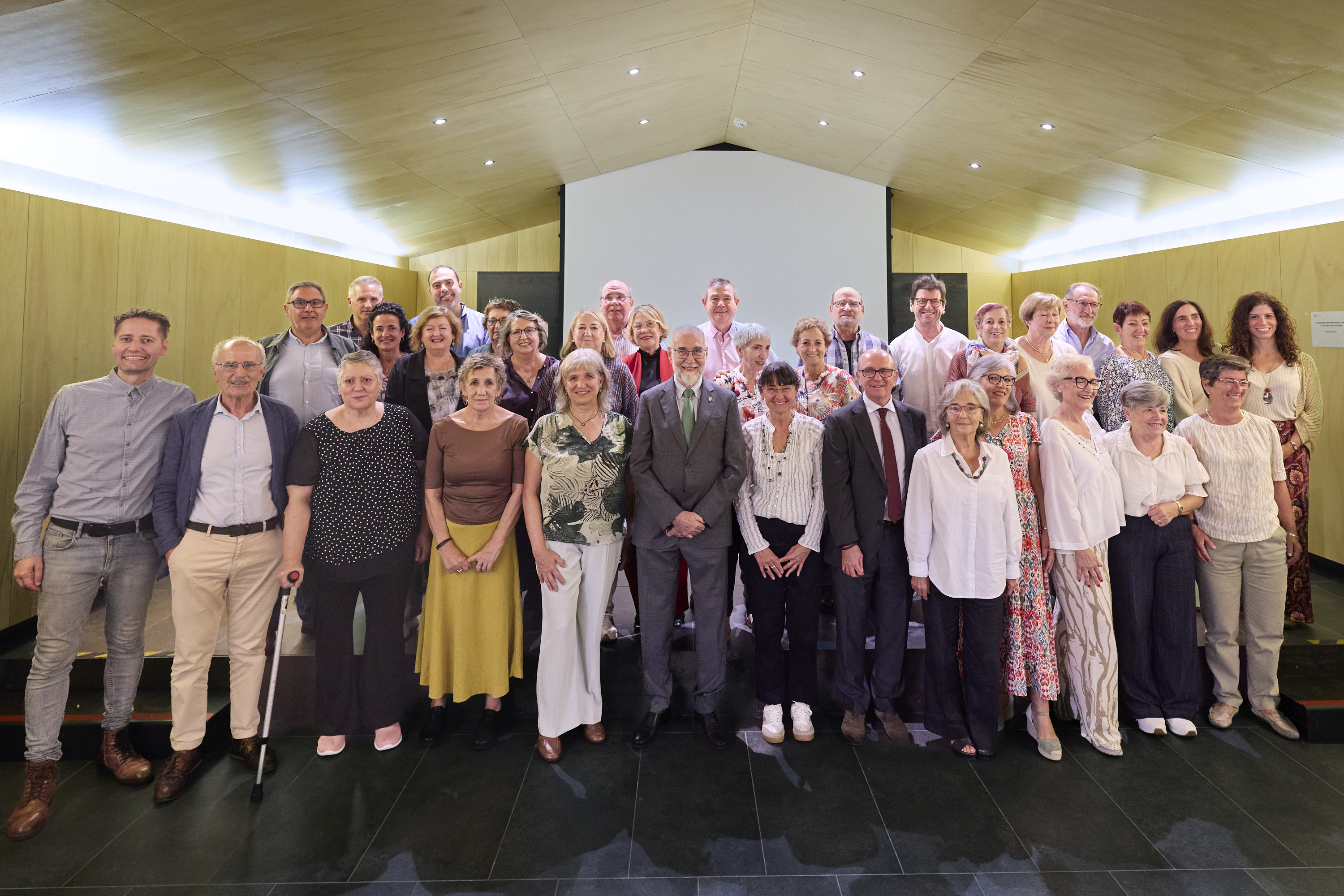 Salud homenajea a 26 profesionales jubilados de Salud Mental en Pamplona con emotivo reconocimiento