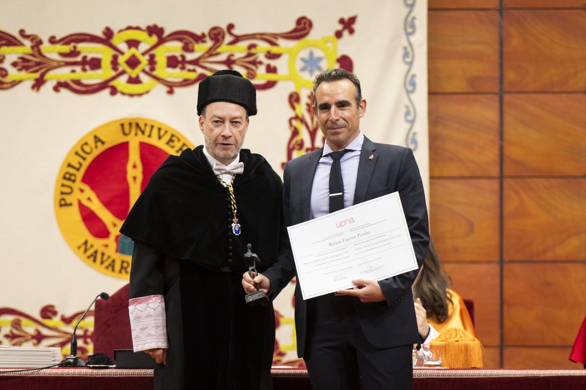 La UPNA entrega el premio Alumni Distinguido al pedagogo Rubén Fuertes y reconoce a AIN como Entidad Distinguida