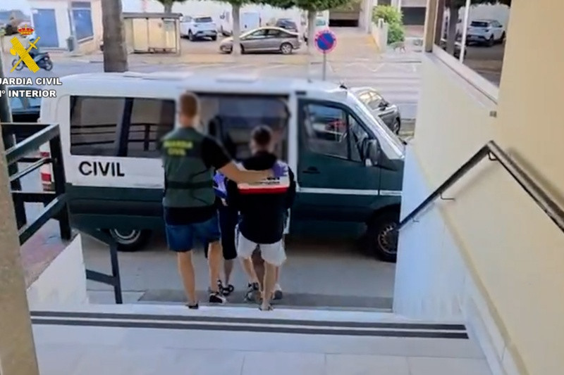 Desmantelan una red de narcotráfico en Conil y confiscan 10.120 litros de combustible