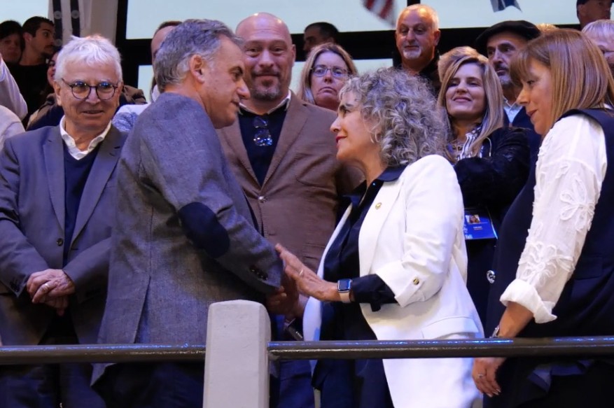Bengoetxea invita a Yamandú Orsi a visitar Euskadi tras la inauguración del Frontón Real de San Carlos