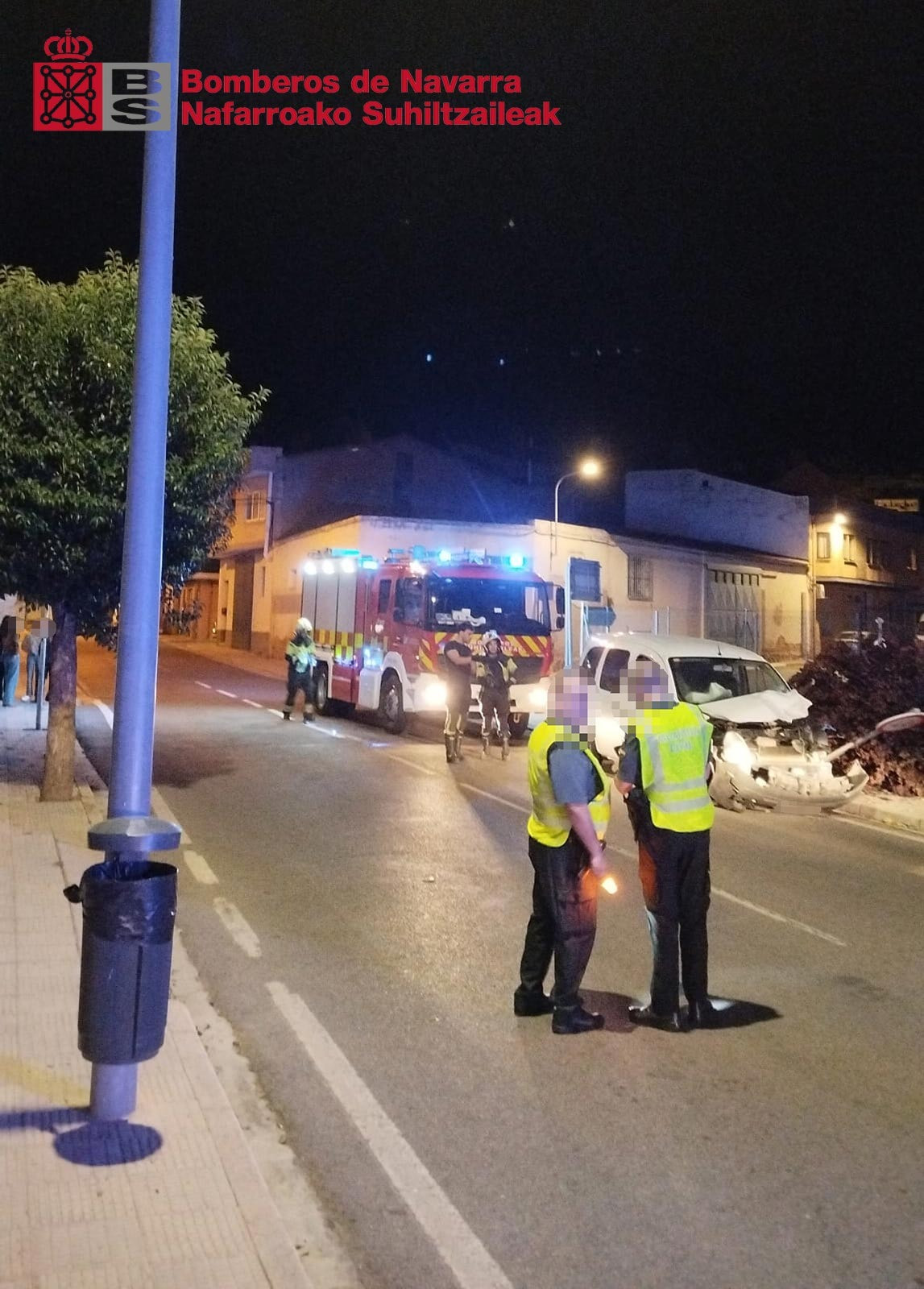 Tres tudelanos heridos en una  nueva colisión entre un turismo y una furgoneta en Ablitas
