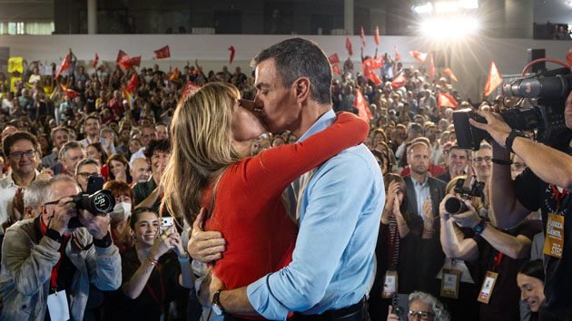 Sánchez reivindica a su esposa Begoña Gómez: «que lo escuchen alto y claro: te quiero»