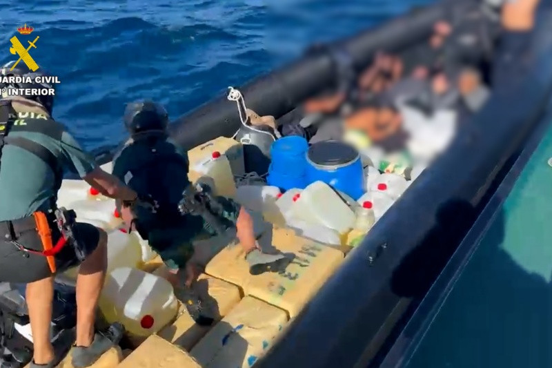 La Guardia Civil intercepta una narcolancha con 3.000 kg de hachís en Mazagón y detiene a ocho personas