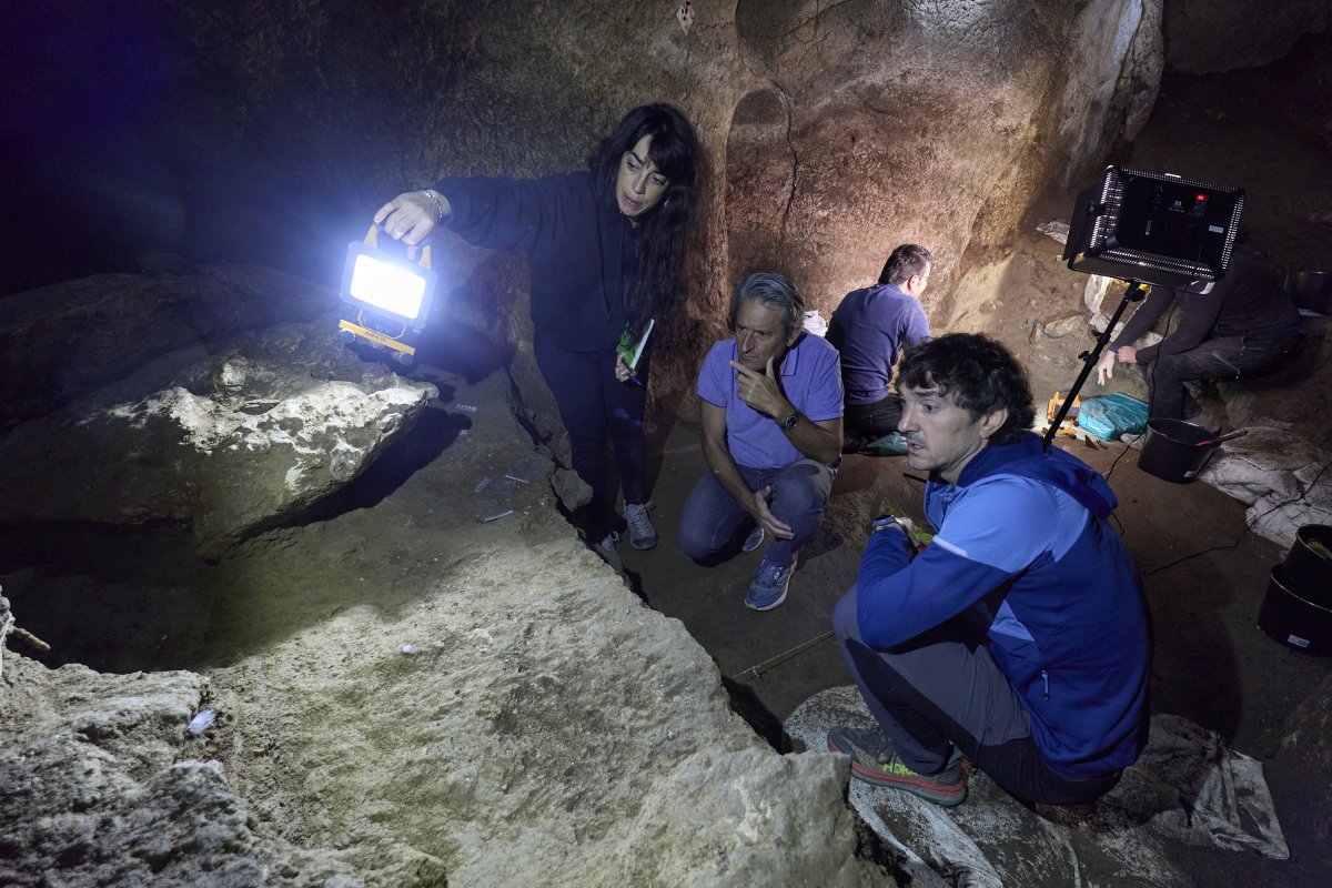Hallan en la cueva de Abauntz los primeros restos neandertales de Navarra, de hace entre 44.000 y 49.000 años
