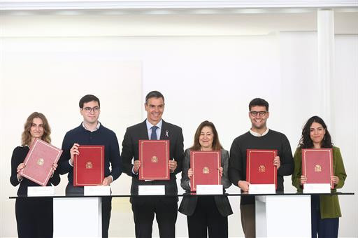 Sánchez anuncia 45 millones para residencias universitarias ye l nuevo Estatuto del Estudiante