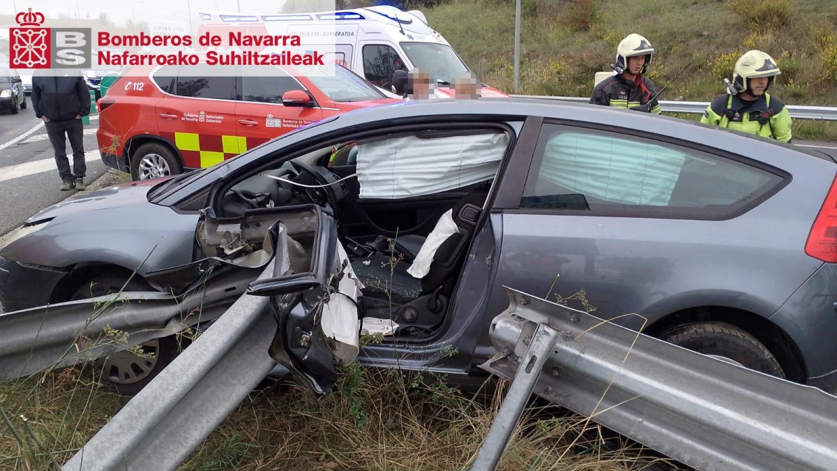 Una mujer, de 23 años, trasladada al HUN tras un vuelco en la PA-31, en Galar