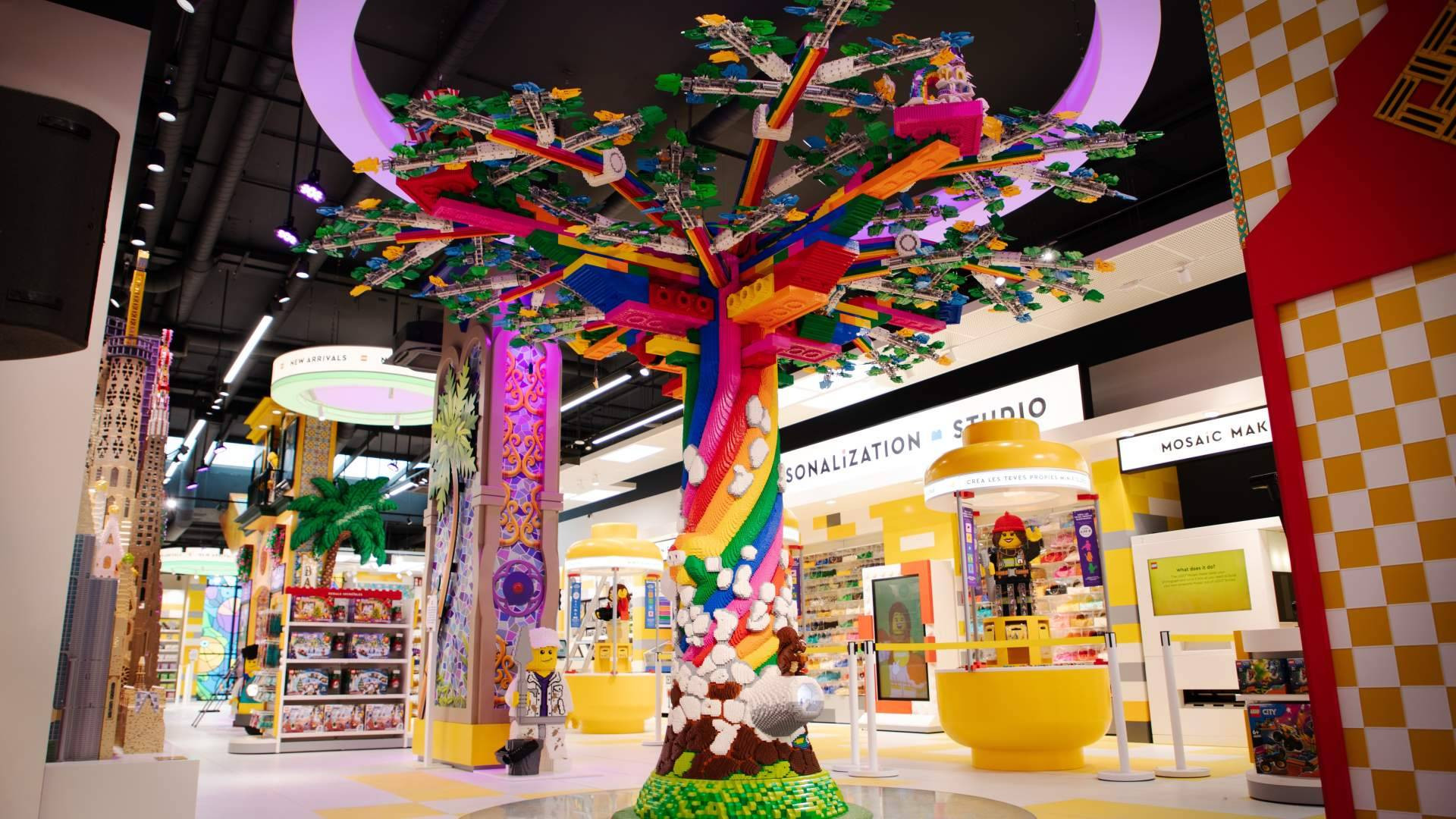 La LEGO® Flagship Store de Barcelona cumple cinco años como punto de encuentro para la imaginación