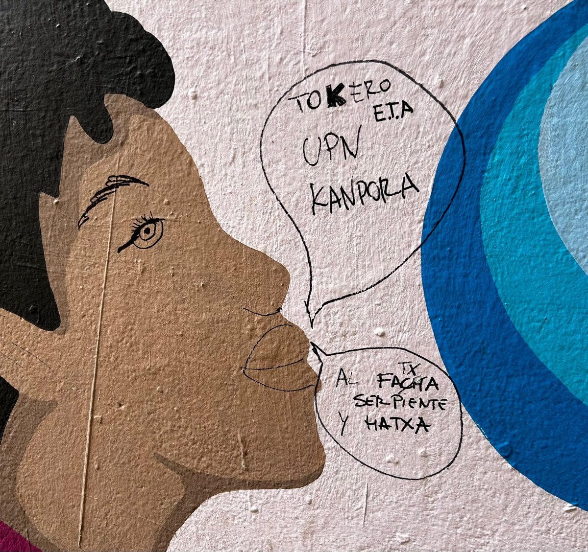 Toquero denuncia pintadas con símbolos de ETA y amenazas contra él en murales de arte urbano de Tudela