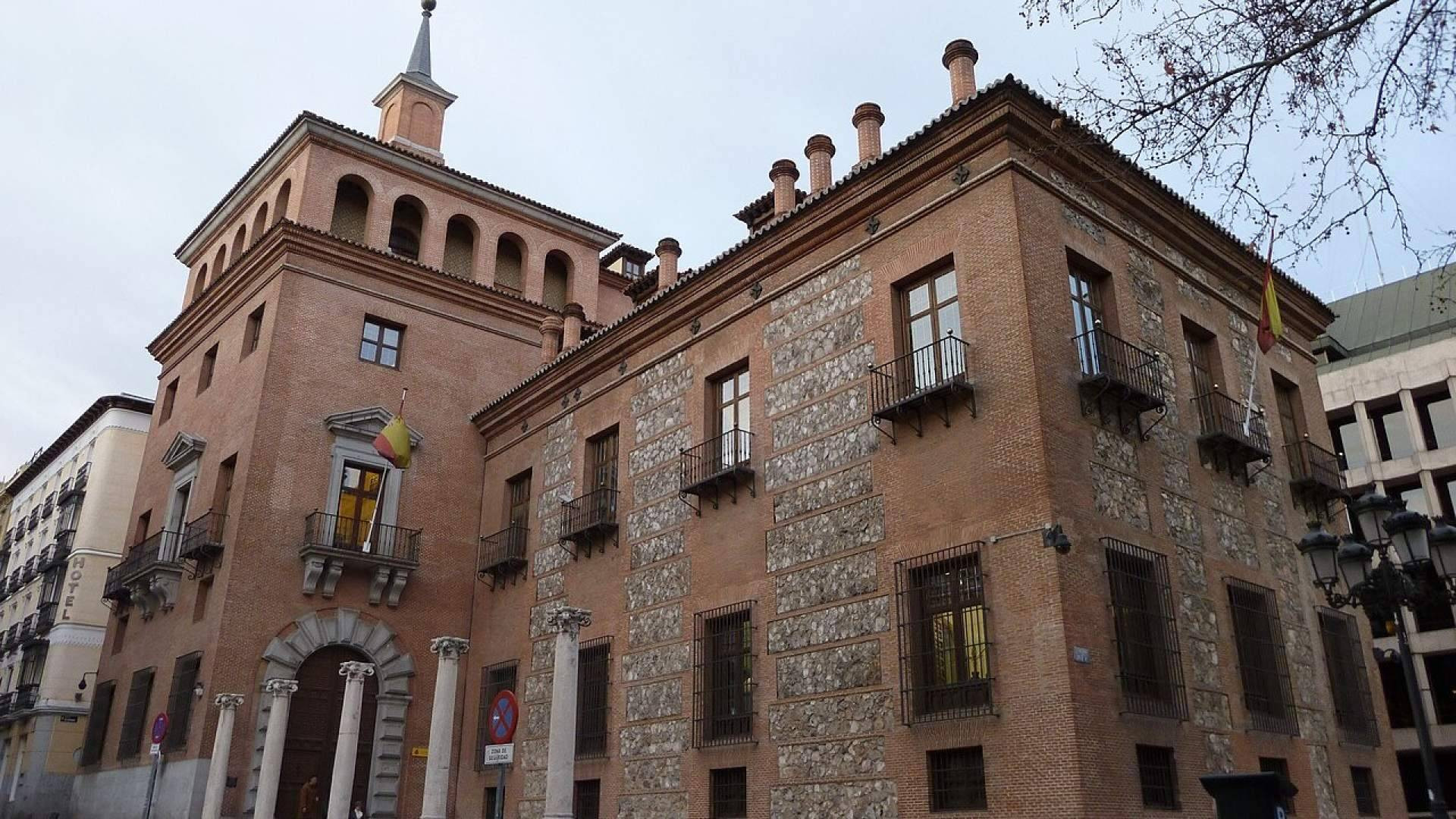 De los crímenes del Viejo Madrid a sus casas encantadas; rutas para conocer las historias ocultas de la capital