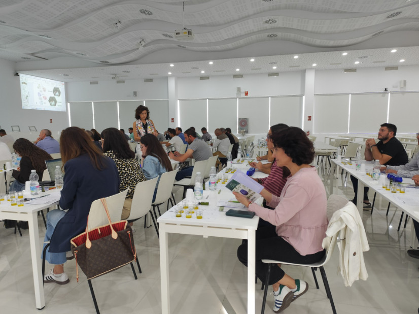 Dcoop forma a más de 100 profesionales para asegurar la calidad de sus aceites