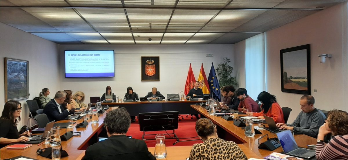 Médicos del Mundo alerta en el Parlamento de barreras que impiden a mujeres en prostitución y trata ejercer sus derechos
