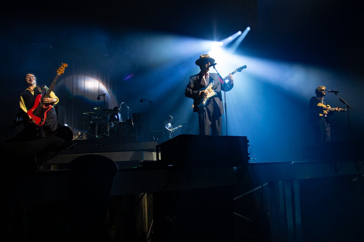 [GALERIA] Morat en Pamplona: Luces del público, música y acción sobre los escenarios