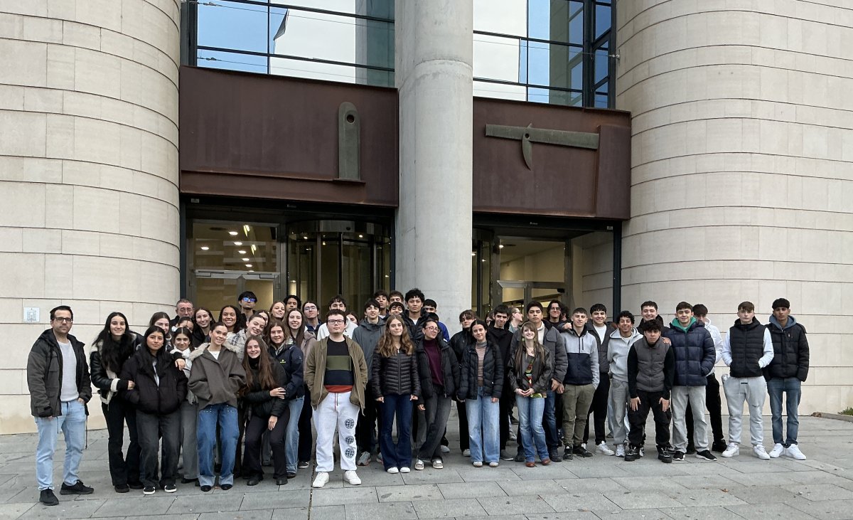 Alumnos de 2º de Bachillerato del IES Basoko asisten a juicios por delitos leves en Pamplona