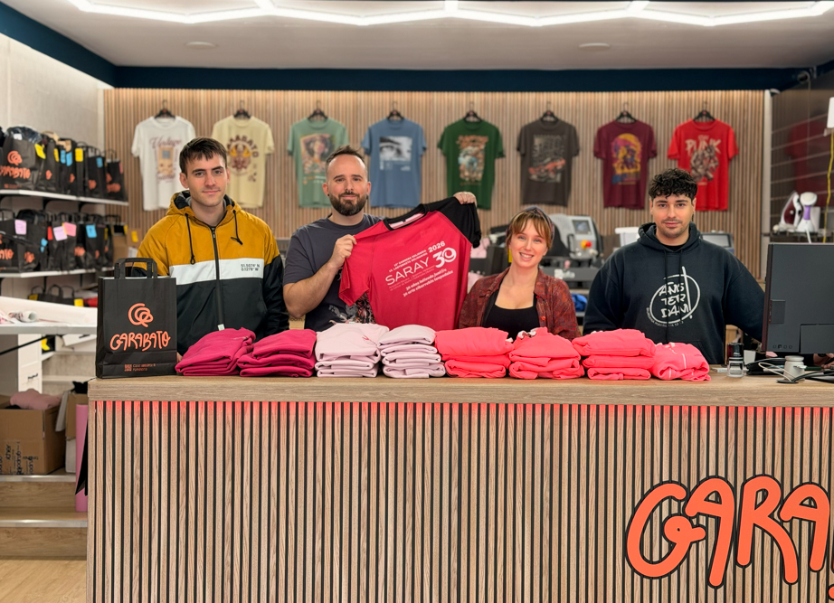 Garabato vestirá de solidaridad la carrera de Saray con 15.000 camisetas y sudaderas rosas