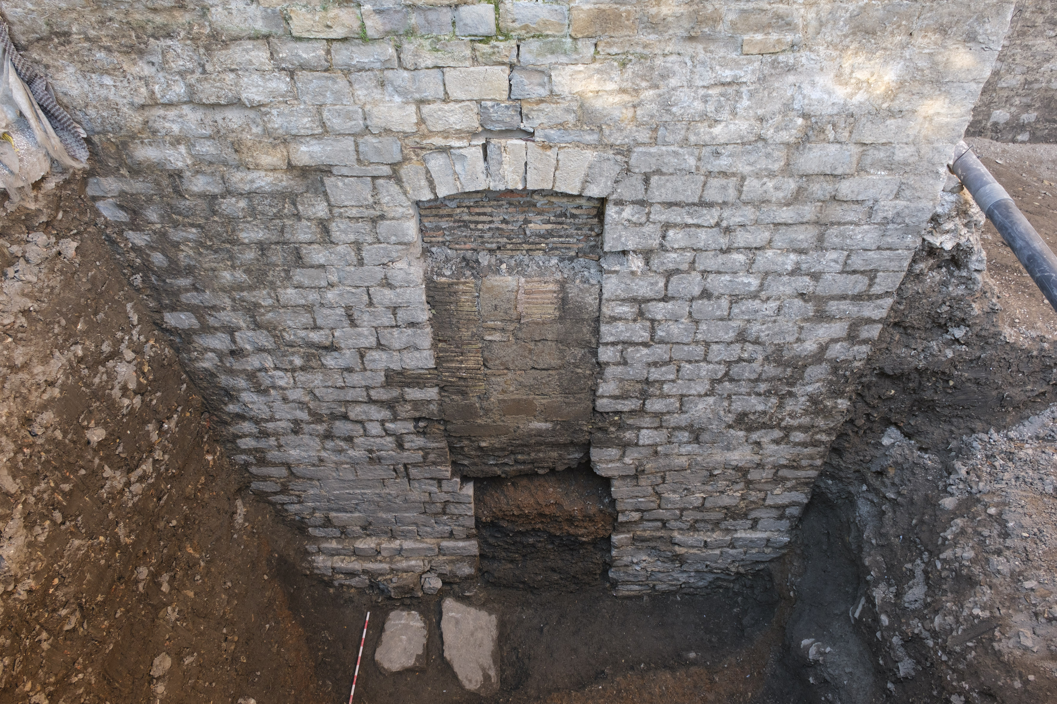 Una charla de Iñaki Sagredo revelará los hallazgos sobre una segunda puerta medieval en las excavaciones de Ronda del Obispo Barbazán
