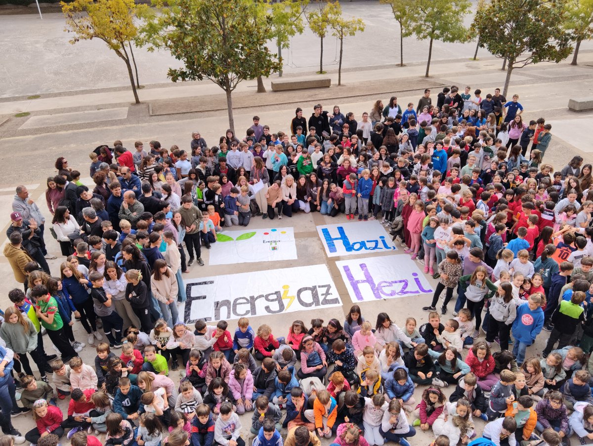 Paz de Ziganda, primera ikastola con comunidad energética registrada en Navarra, presenta su Plan de Energía
