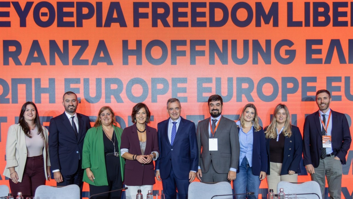 Aitor Esteban del EAJ-PNV rechaza la alianza con la extrema derecha en el congreso del PDE en Atenas