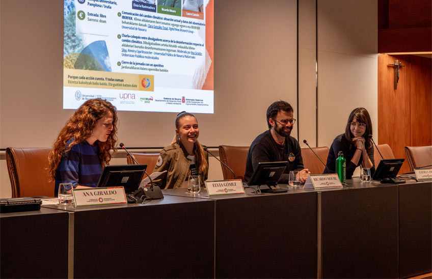 Divulgadores debaten sobre la desinformación relacionado con el cambio climático en el Instituto Bioma de la UNAV