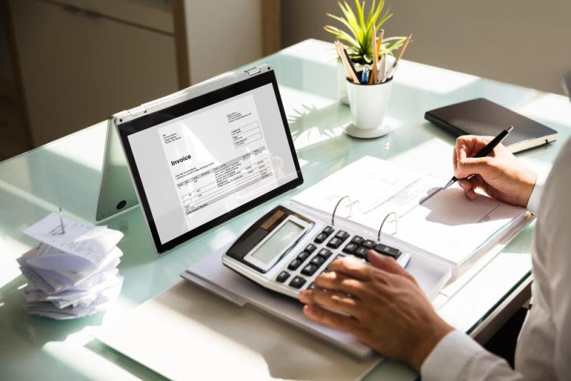 Generador de facturas online gratis: cómo preparar tus facturas para presentar el modelo 130 