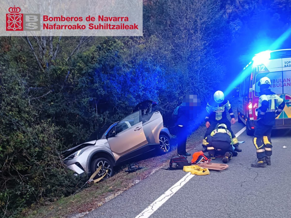 Tres heridos, una de gravedad, tras una salida de vía en la NA-137 en Isaba