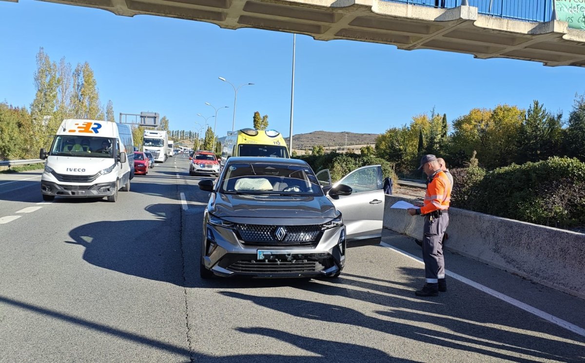 Un accidente múltiple en la PA-30, a la altura de Mutilva, se salda con un herido trasladado a un centro hospitalario