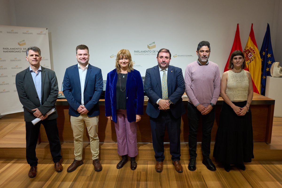 Navarra y Argentina dialogan sobre la sustracción de menores en dictaduras en unas jornadas del Parlamento y la UPNA