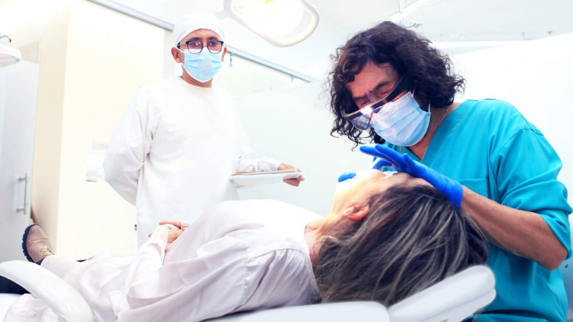 Odontología de Marlon Becerra aborda el diseño de sonrisa mediante tratamientos adaptados a cada necesidad