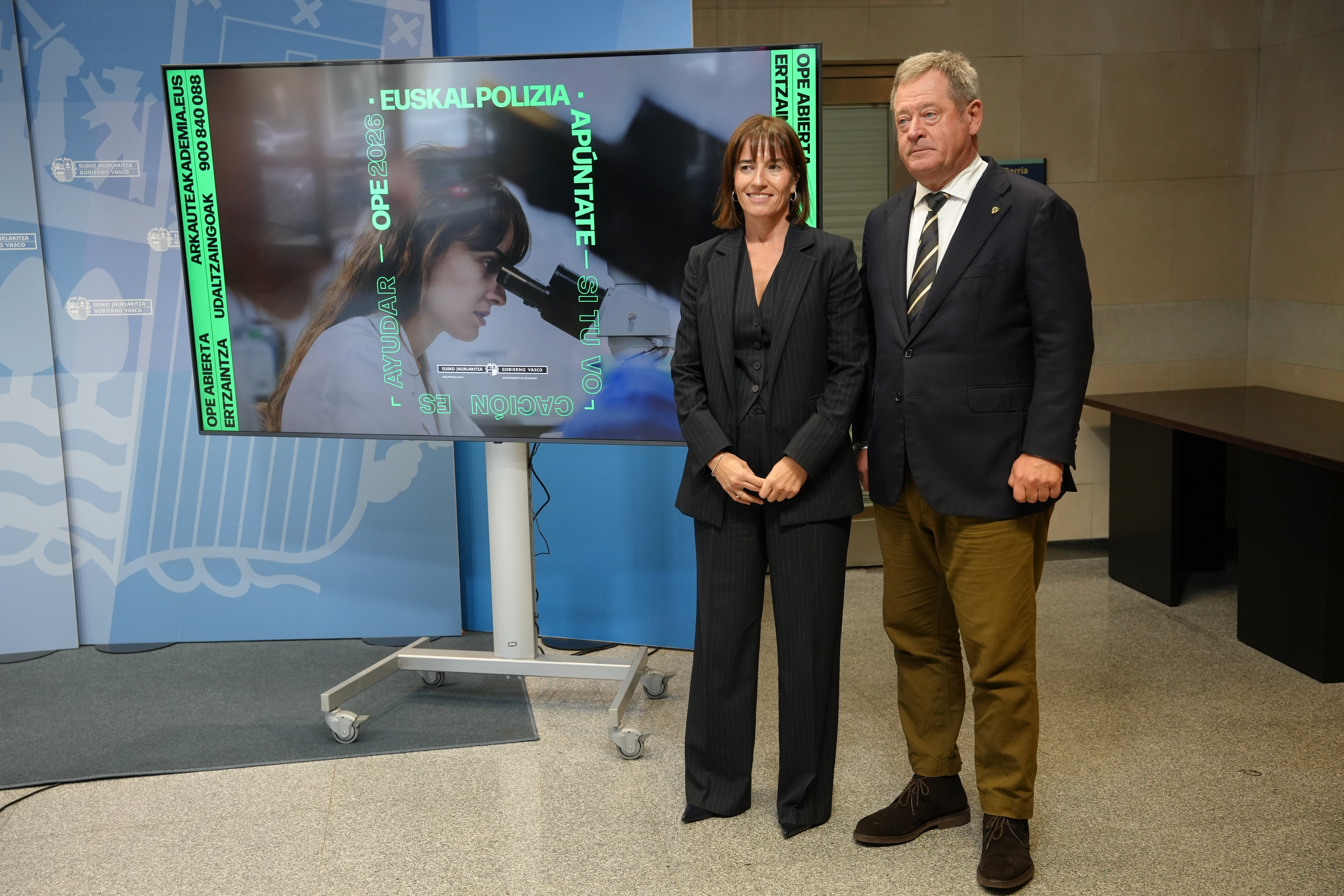 Bingen Zupiria y Esther Apraiz anuncian 593 plazas para la Ertzaintza y policías locales en Euskadi