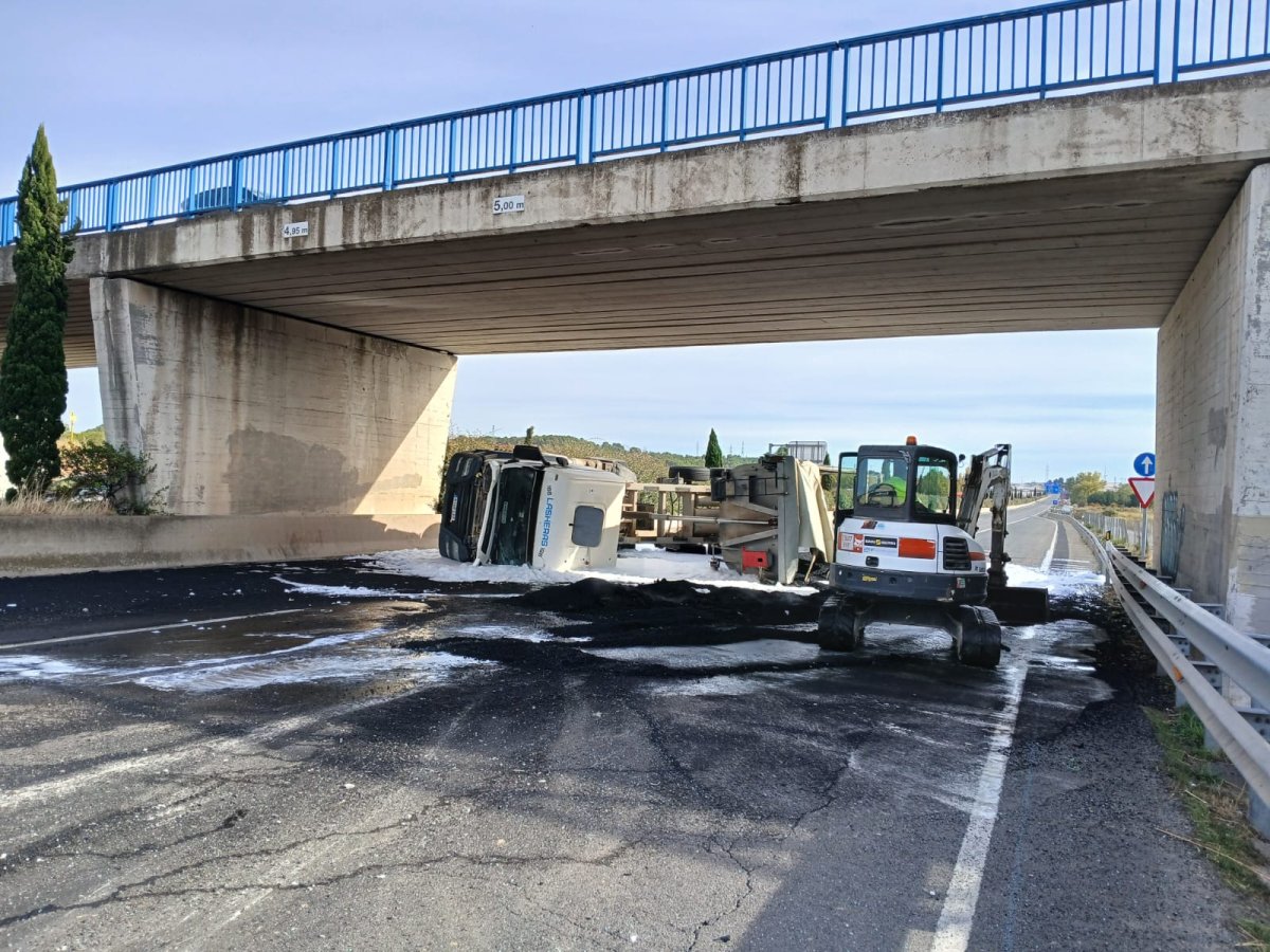 Cortada la A-68 en Tudela, en sentido Zaragoza, por el vuelco de un camión