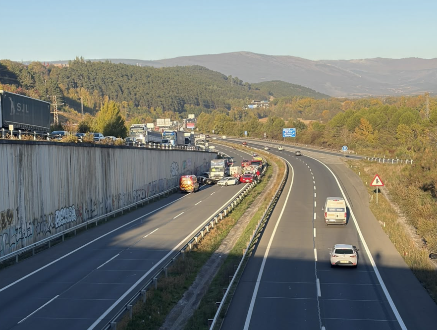 Dos colisiones consecutivas en la A-15 a la altura de Zizur Mayor provocan importantes retenciones para entrar a Pamplona