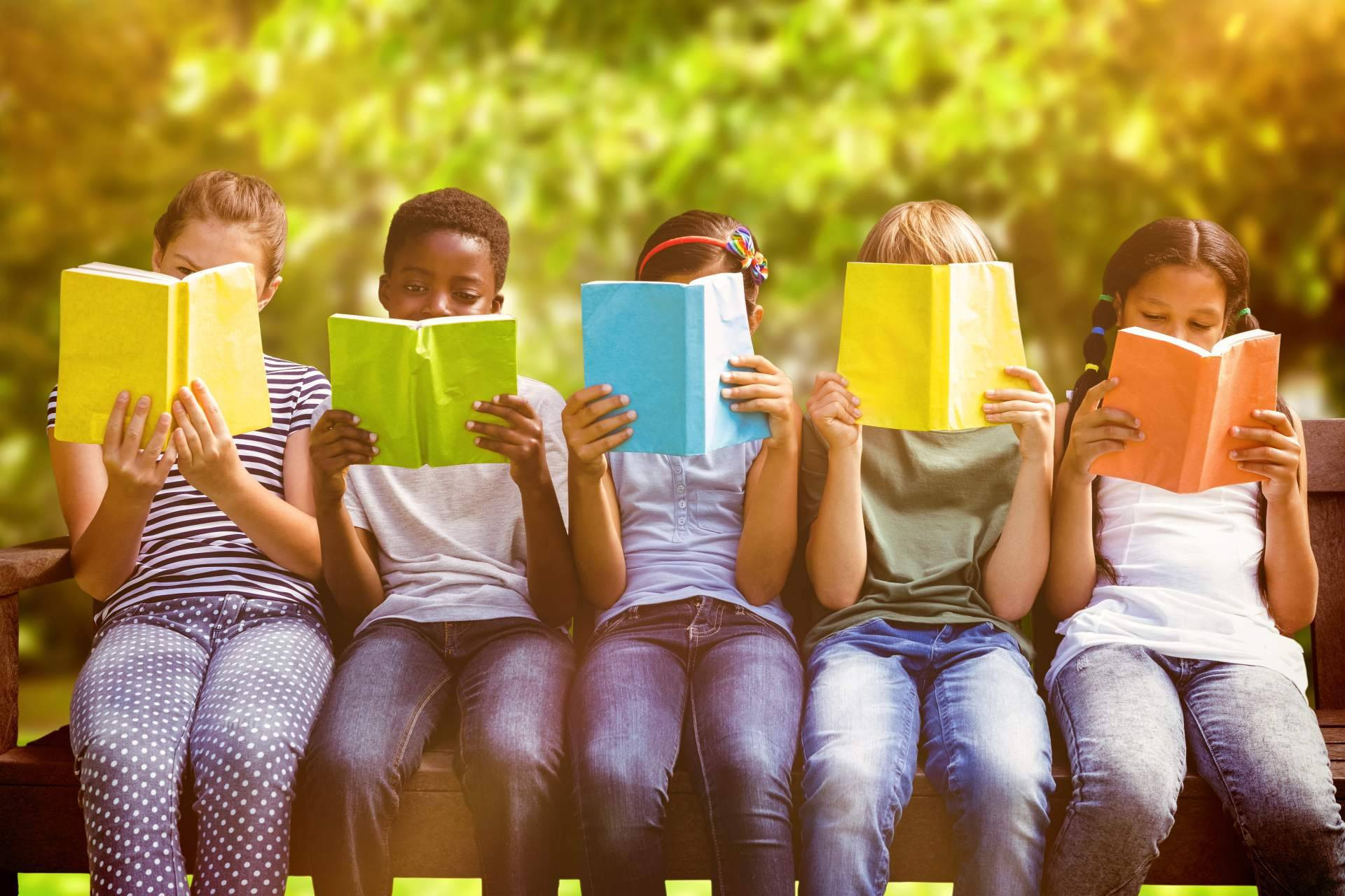 'Una visita inesperada en mi familia', el cuento de Editorial Sentir para afrontar conversaciones difíciles con los niños