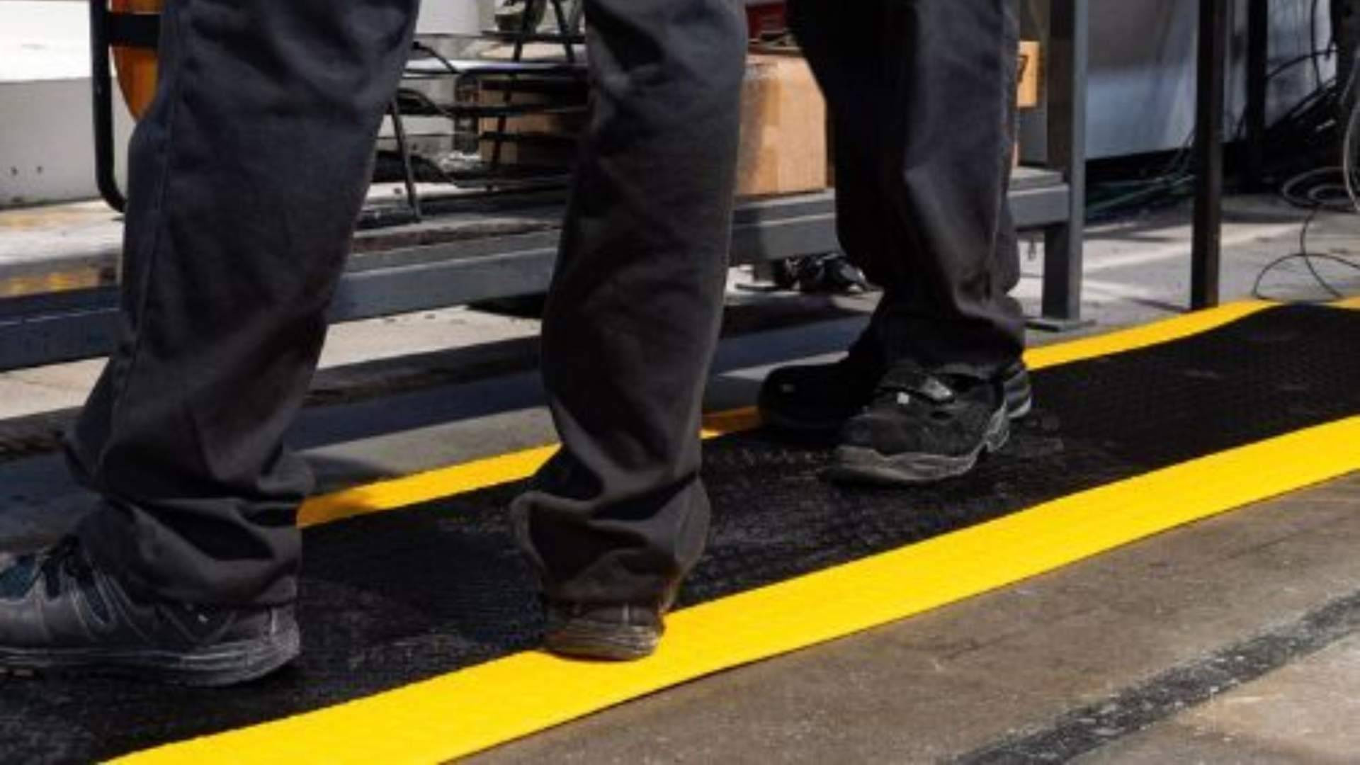 Alfombras de uso profesional: una inversión estratégica para la logística en invierno