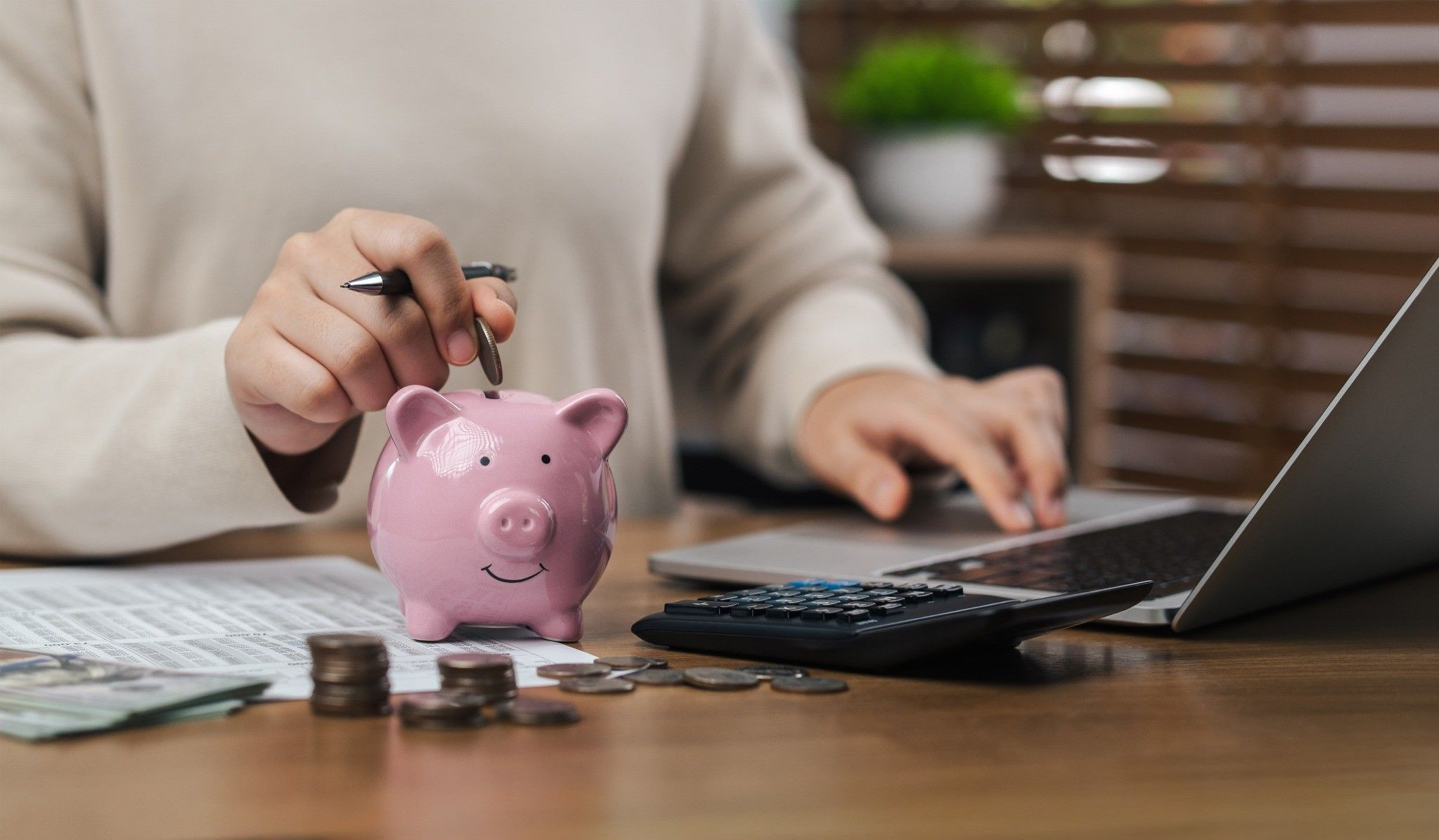 El consumo se come el ahorro: las familias solo guardan 11 de cada 100 euros que ingresan