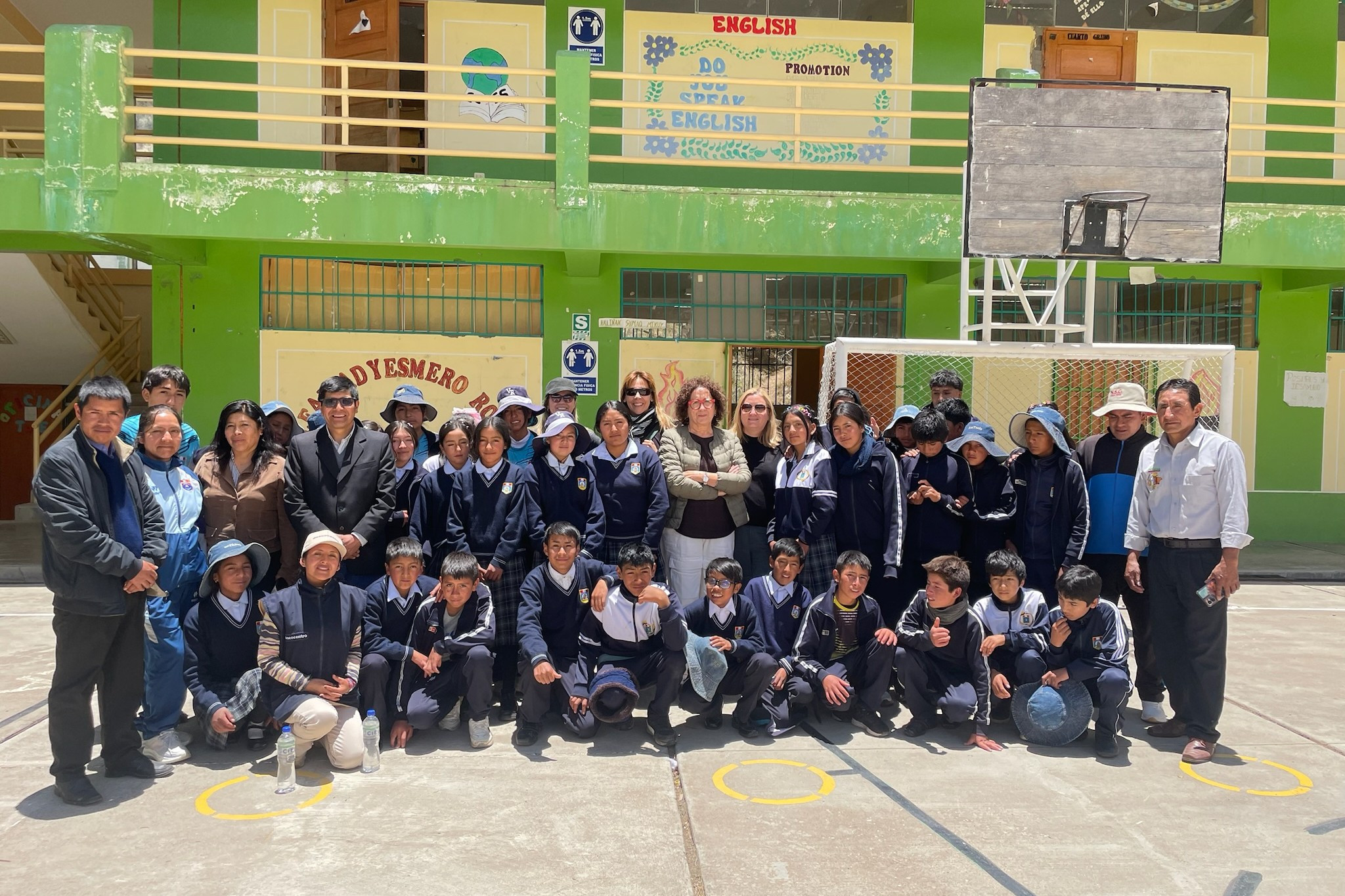 Visitan los proyectos de infancia en Huancavelica, Perú, fortaleciendo los servicios clave