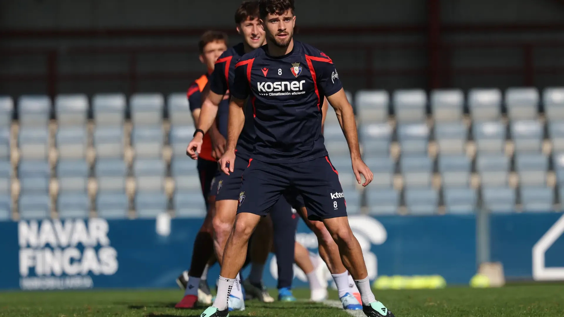 Osasuna entrena en Tajonar con 51 niños antes del partido contra el Dépor en Riazor