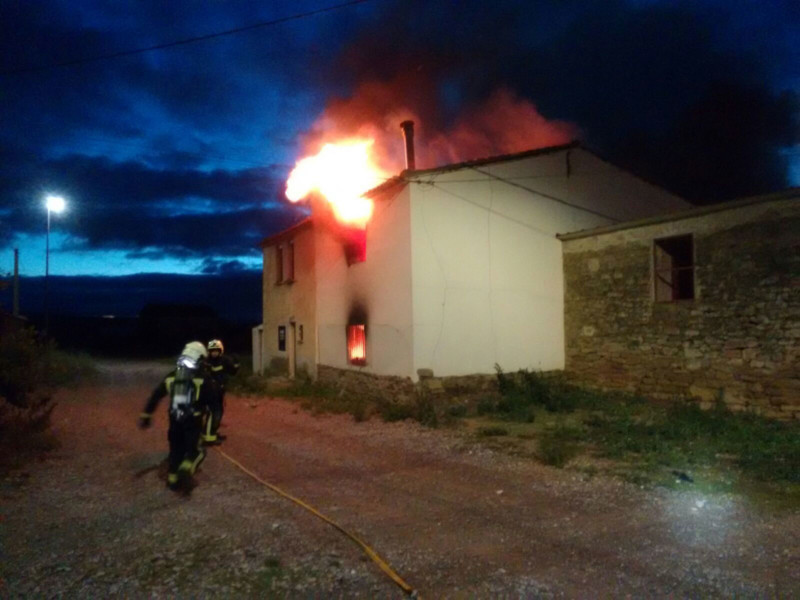 Un incendio destruye una vivienda en Traibuenas sin provocar heridos