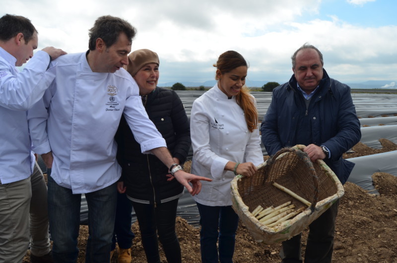 La cocinera María Marte abre la temporada del espárrago de Navarra
