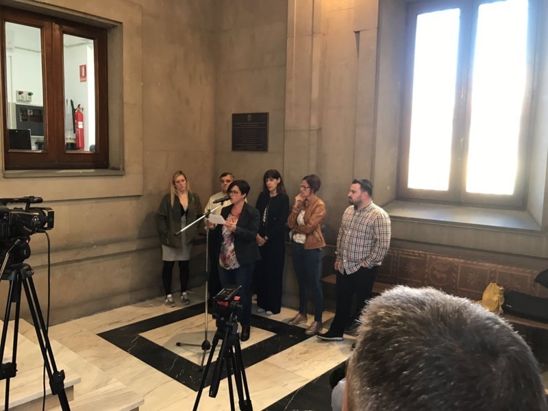 Homenaje socialista en el zaguán del Ayuntamiento a los asesinados y represaliados por el franquismo