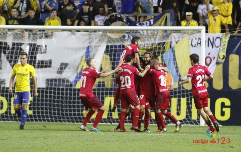 Osasuna vence al Cádiz en un partido memorable (0-2)